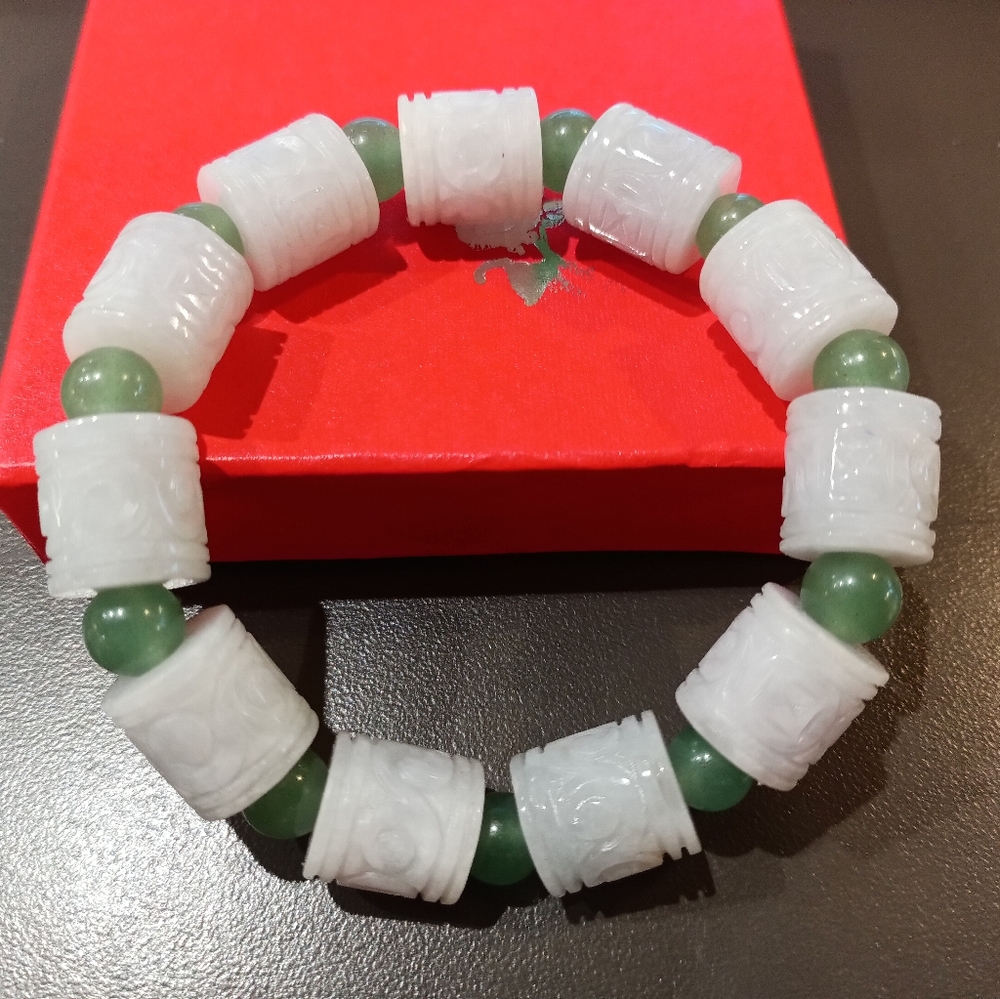 Exquisite jade Jadeite green bracelet.